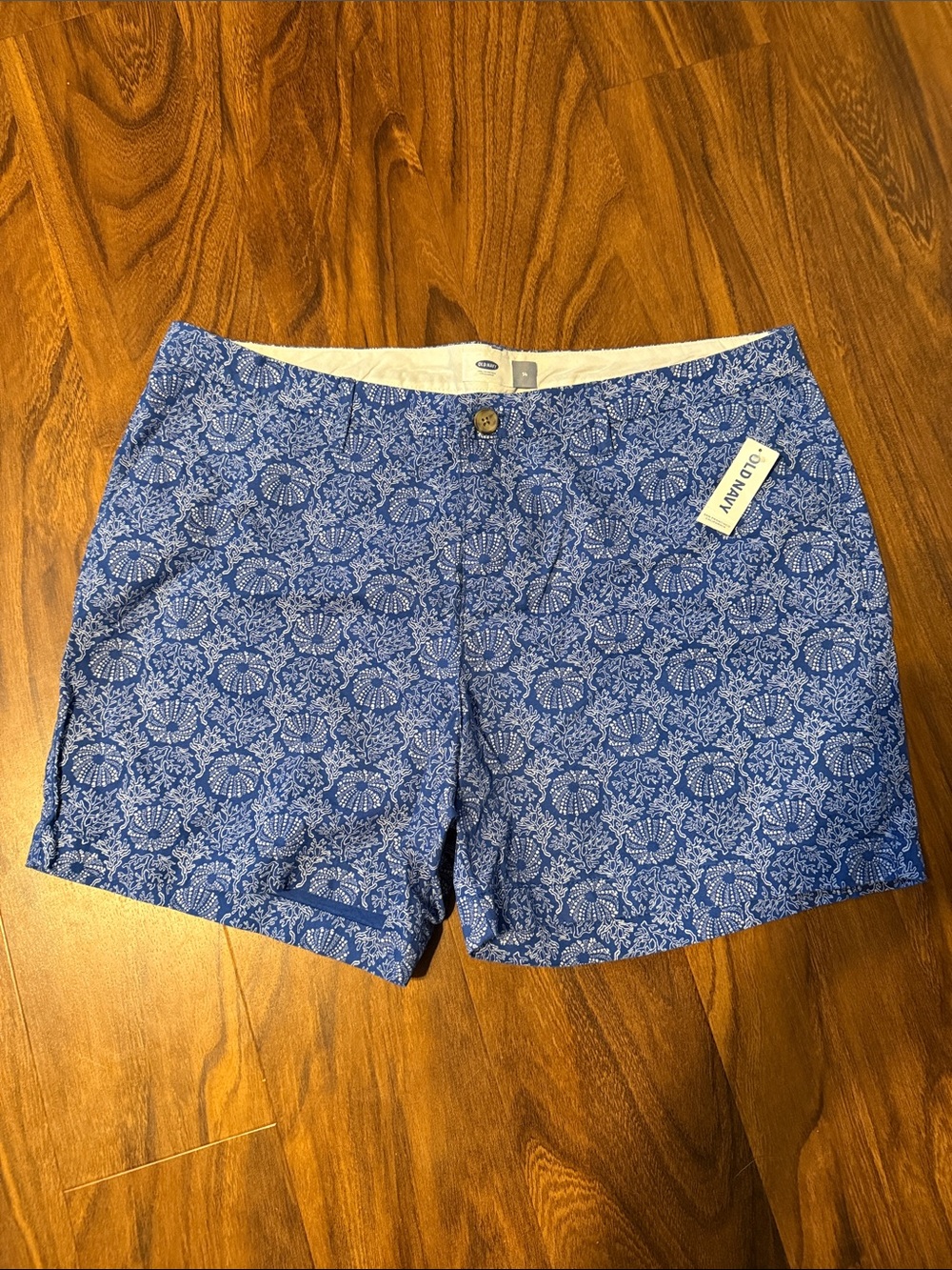 NWT Old Navy Blue Floral-Print Women’s Bermuda Shorts